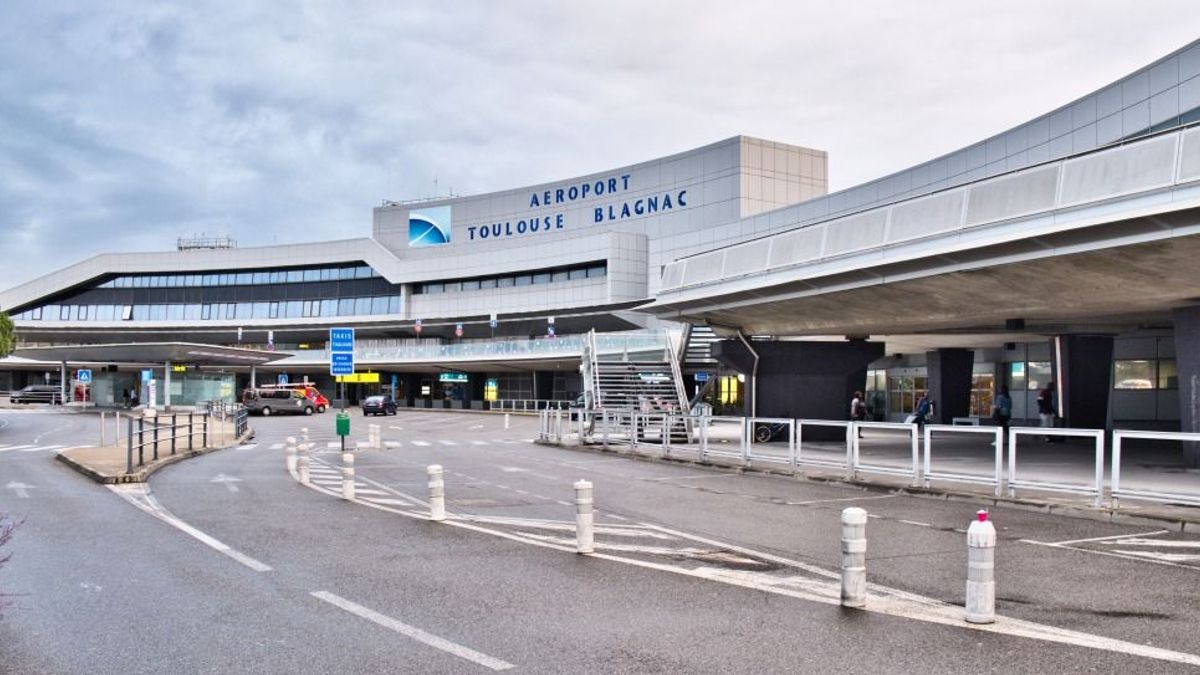 Terrorveszély miatt kiürítettek féltucat repteret Franciaországban