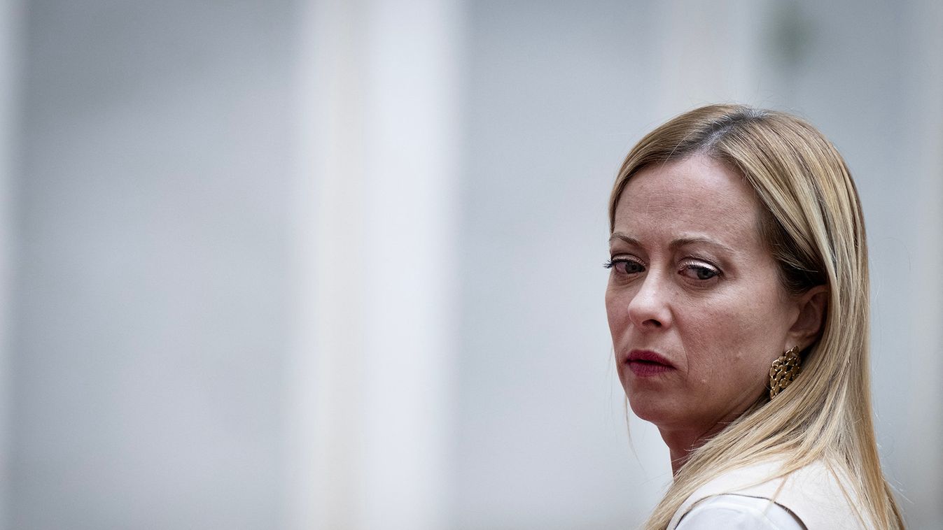 Italy's Prime Minister, Giorgia Meloni arrives to welcome Jordan's King before a meeting on October 16, 2023 at Palazzo Chigi in Rome. (Photo by Tiziana FABI / AFP) Olaszország