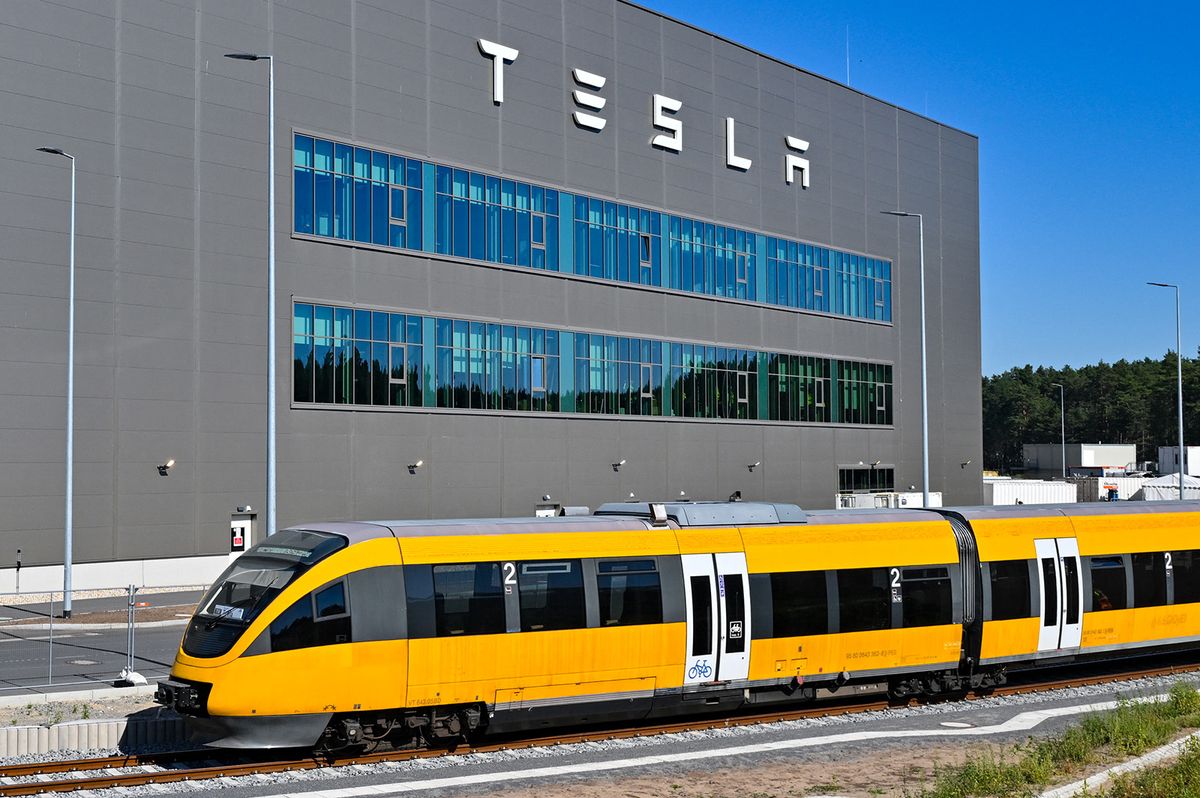 New shuttle train from Tesla