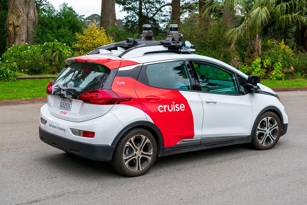 Self-driving,Chevrolet,Bolt,By,Cruise,Automation,Undergoing,Robotaxi,Testing,In