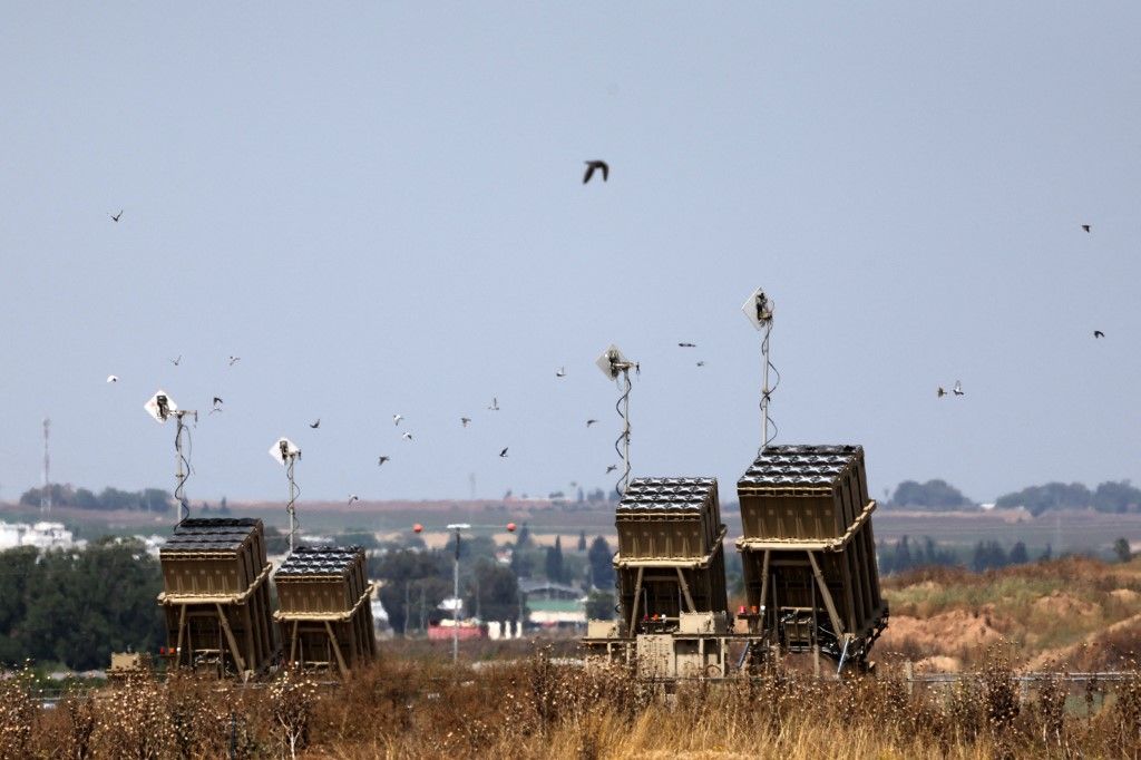 Birds fly over Israel's Iron Dome air defence system batteries in the southern city of Sderot on May 12, 2023. Israel and Gaza militants traded heavy fire on May 12, as hopes faded of securing a truce to end days of fighting that have killed dozens, all but one of them Palestinian. (Photo by AHMAD GHARABLI / AFP)