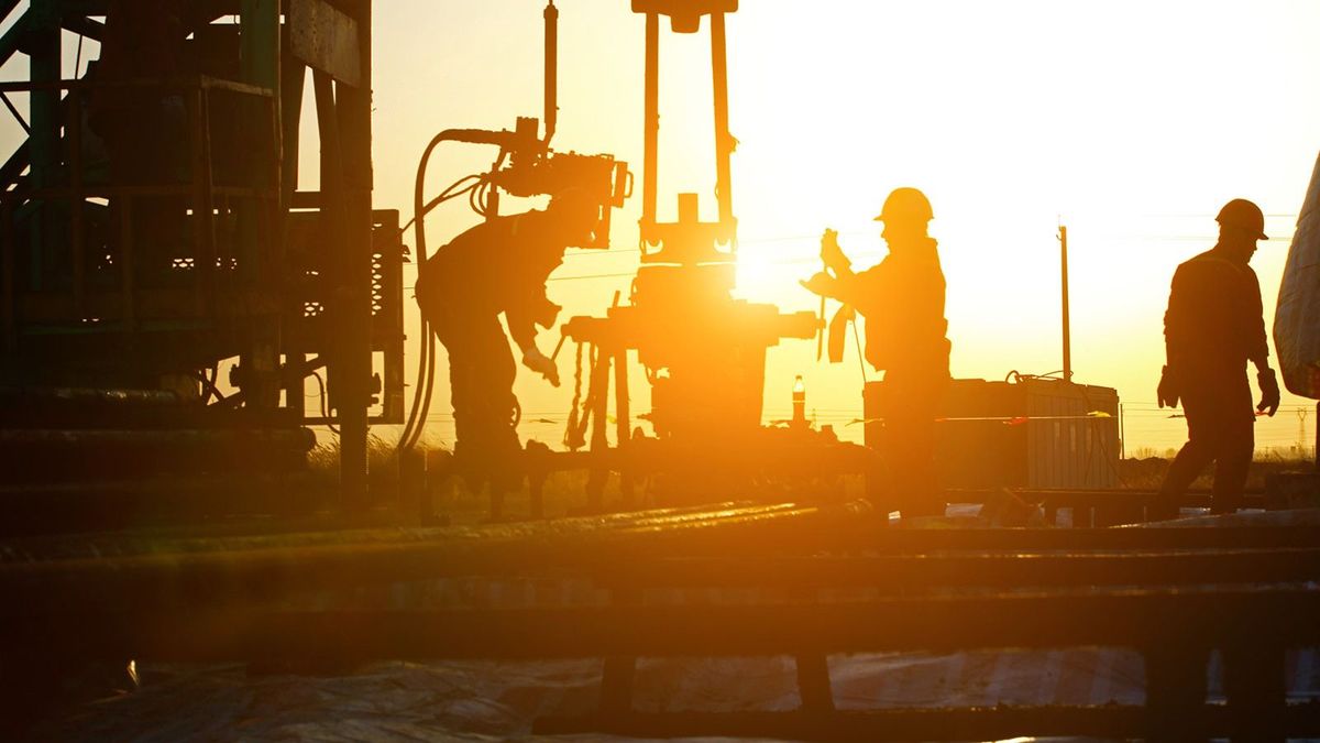 Oil,Drilling,Exploration,,The,Oil,Workers,Are,Working