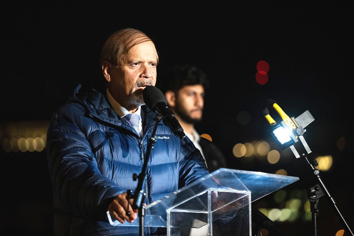 HADASZ-HANDELSZMAN, JákovBudapest, 2023. október 10.Jákov Hadasz-Handelszman, Izrael budapesti nagykövete beszédet mond a Hamász palesztin iszlamista szervezet által október 7-én hajnalban megtámadott Izrael mellett tartott szolidaritási tüntetésen a budapesti Cipők a Duna-parton holokauszt-emlékműnél 2023. október 10-én.MTI/Mónus MártonBudapest, 2023. október 10.
Jákov Hadasz-Handelszman, Izrael budapesti nagykövete beszédet mond a Hamász palesztin iszlamista szervezet által október 7-én hajnalban megtámadott Izrael mellett tartott szolidaritási tüntetésen a budapesti Cipők a Duna-parton holokauszt-emlékműnél 2023. október 10-én.
MTI/Mónus Márton