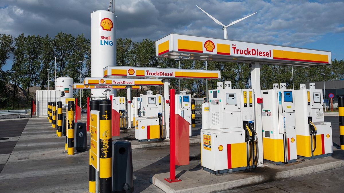 Újabb jó hír az olajcégeknek: nagyobb profittal számol a Shell is