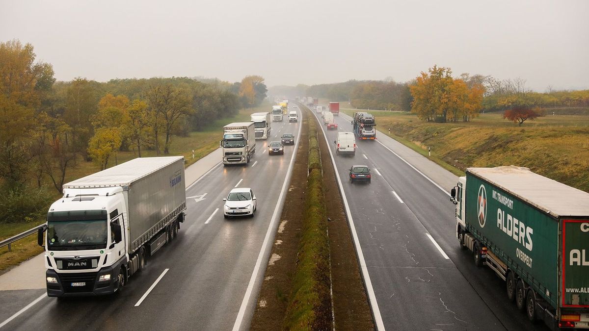 Különleges eszközöket állítanak készenlétbe a vasúti felújítás miatt az M1-es autópályán