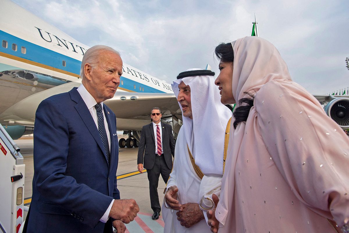 A handout picture released by the Media Office of the Mecca governor on July 15, 2022, shows the governor Prince Khaled al-Faisal (C) and Princess Reema bint Bandar Al-Saud, Saudi Arabia's ambassador to Washington, welcoming US President Joe Biden (L) upon his arrival in Jeddah. (Photo by MEDIA OFFICE OF THE GOVERNOR OF MECCA / AFP) / RESTRICTED TO EDITORIAL USE - MANDATORY CREDIT "AFP PHOTO / MEDIA OFFICE OF GOVERNOR OF MECCA" - NO MARKETING NO ADVERTISING CAMPAIGNS - DISTRIBUTED AS A SERVICE TO CLIENTS