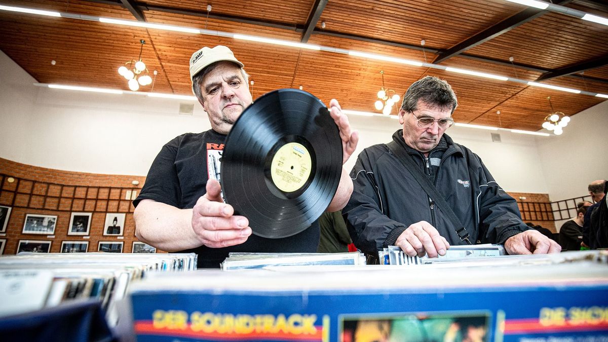 Bakelit: befektetésnek is kiváló lehet Ákos vagy Zoltán Erika