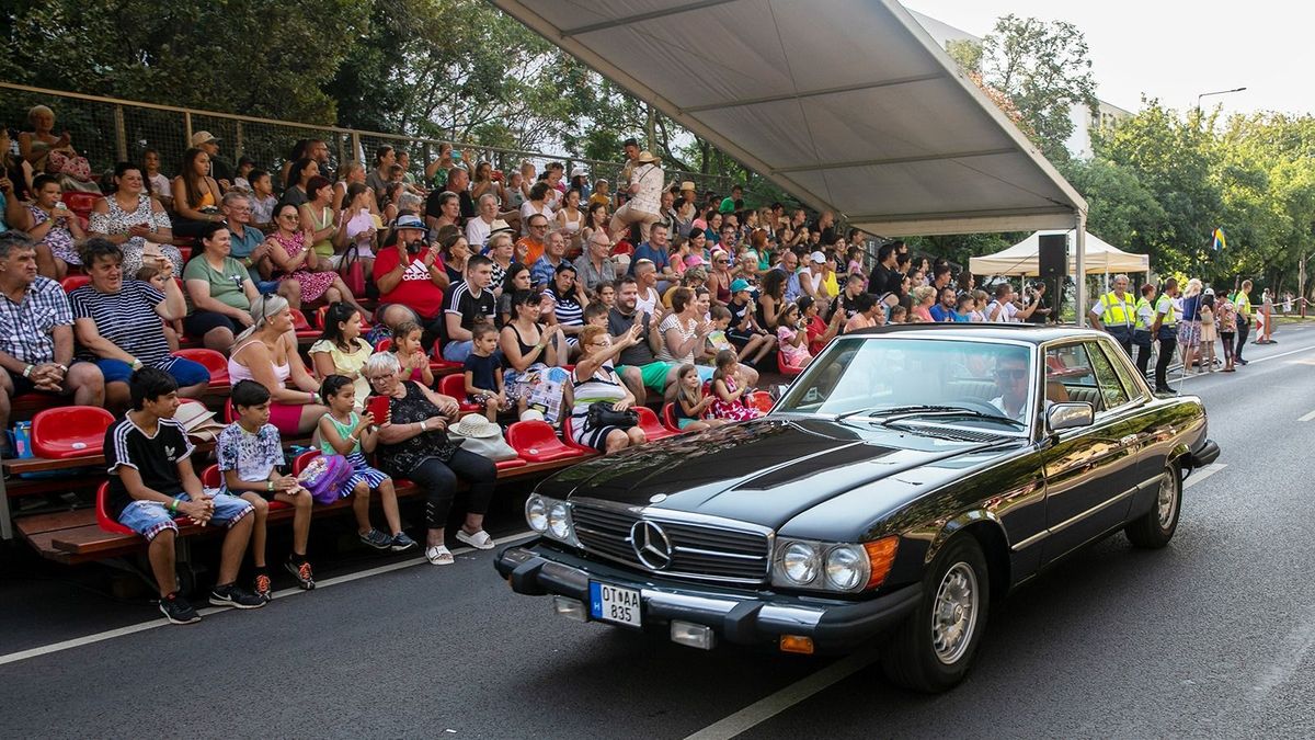 Árfolyamkátyúba futott a csalódást keltő Mercedes