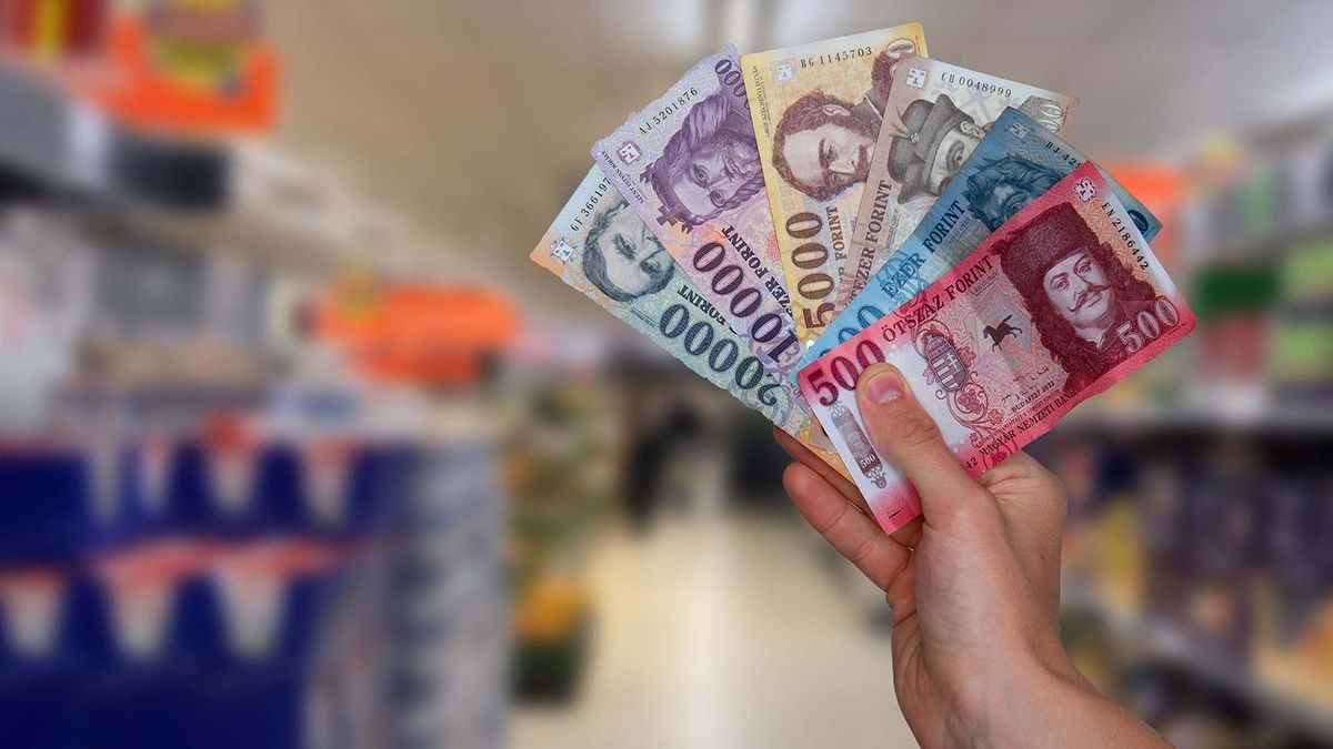 Hungarian,Forints,In,Hand,And,Grocery,Store,In,The,Background.