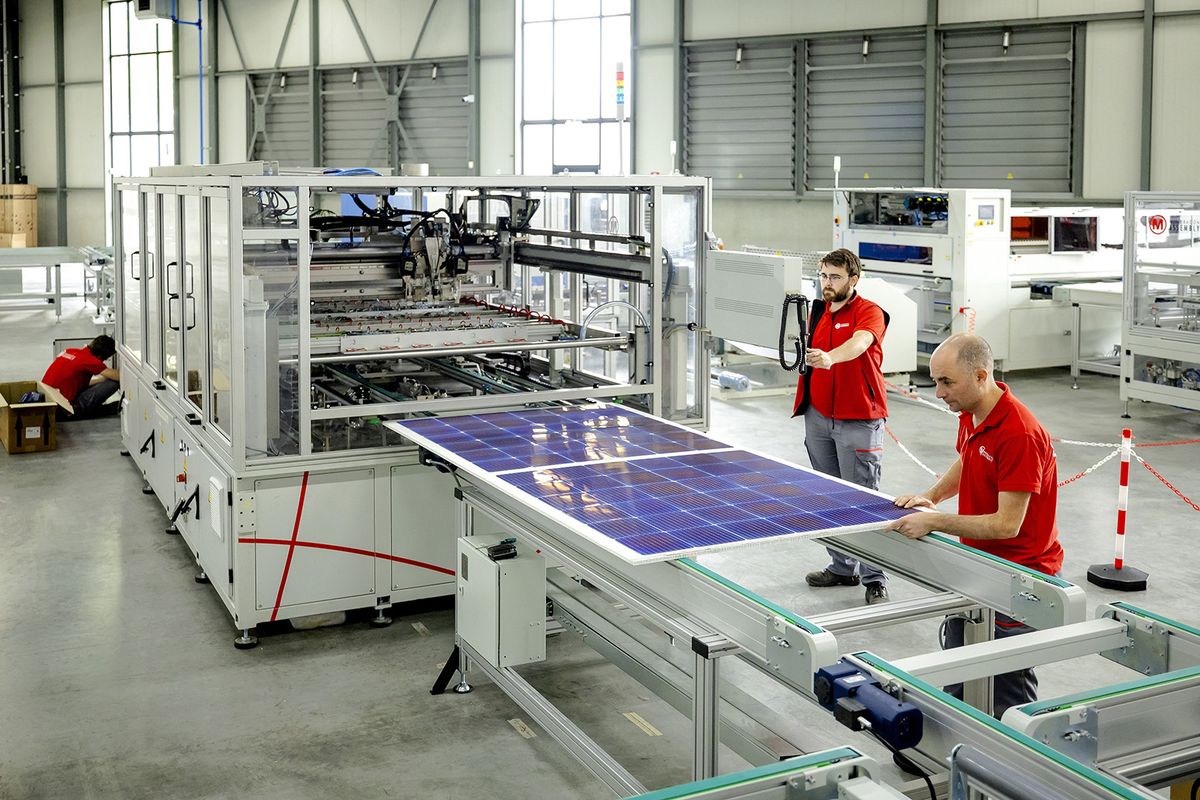 WEERT - Employees during the production of circular lightweight solar panels at a Solarge factory. ANP ROBIN VAN LONKHUIJSEN netherlands out - belgium out (Photo by ROBIN VAN LONKHUIJSEN / ANP MAG / ANP via AFP)