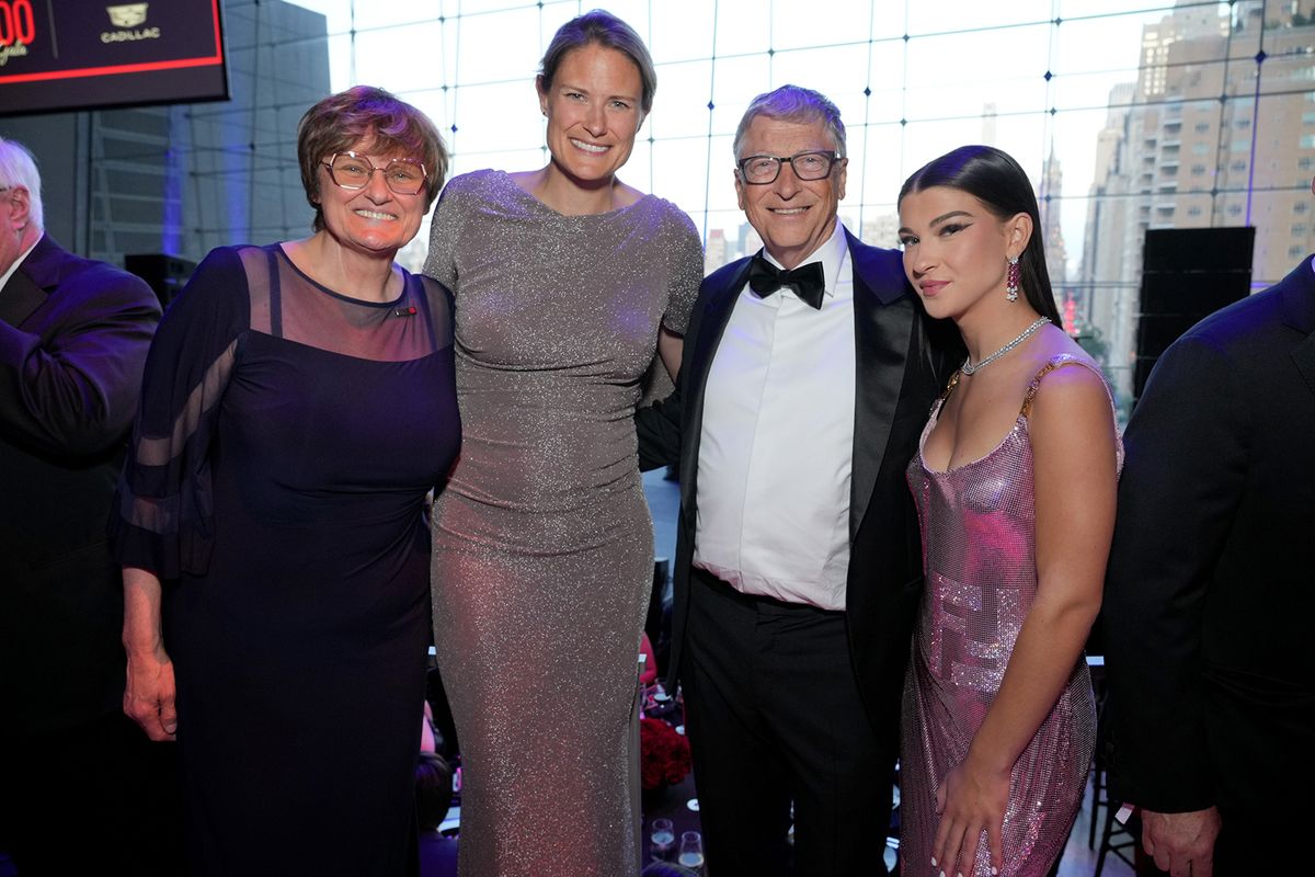 2022 TIME100 Gala - DinnerNEW YORK, NEW YORK - JUNE 08: (L-R) Katalin Kariko, Susan Francia, Bill Gates, and Phoebe Gates attend the 2022 TIME100 Gala on June 08, 2022 in New York City. (Photo by Kevin Mazur/Getty Images for TIME)