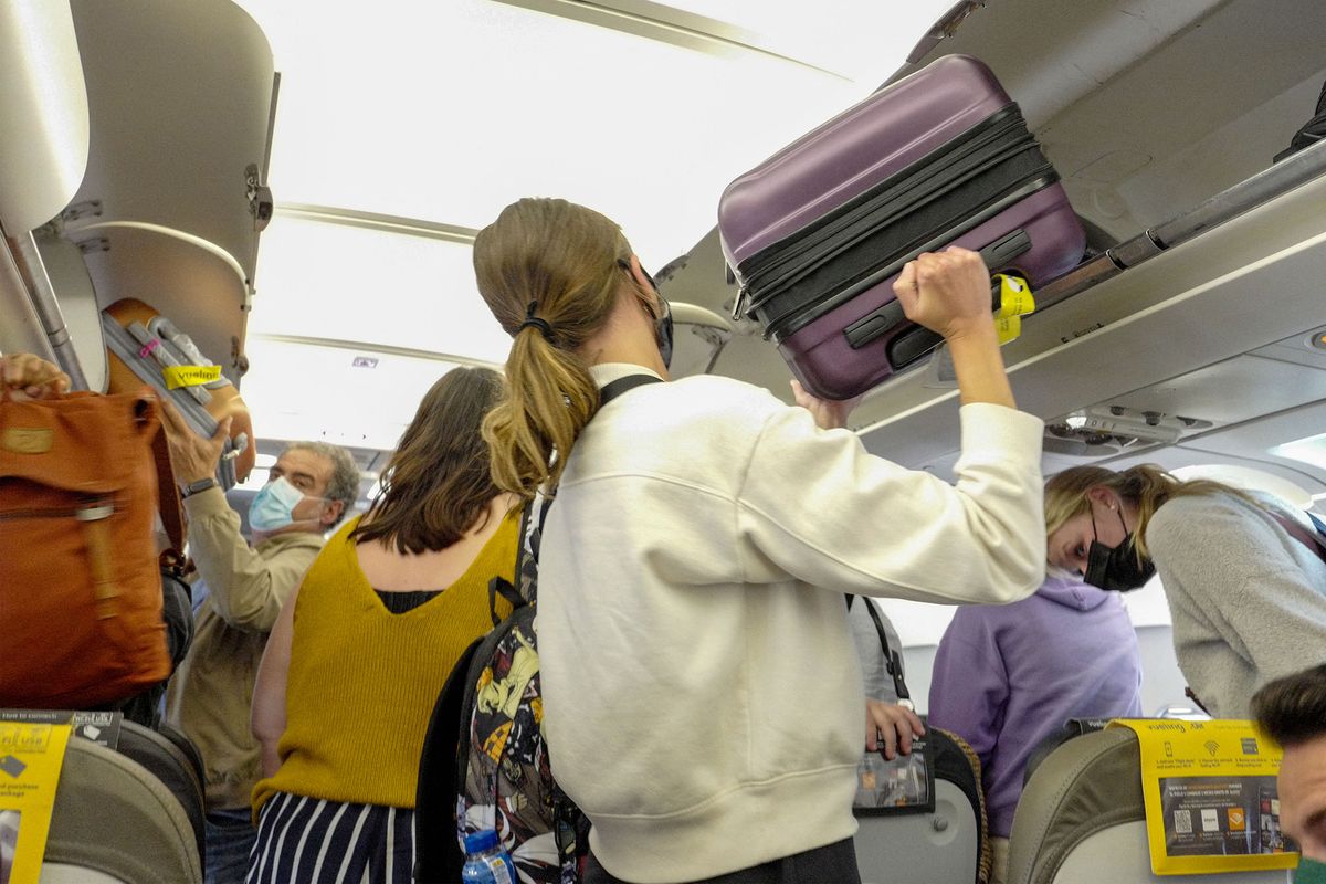 ROISSY - CHARLES DE GAULLE AIRPORT (CDG) - PAGASSERS STORE HAND LUGGAGE