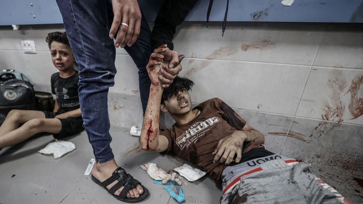 Gázai övezet: kegyetlen légicsapás egy kórházra, legalább ötszáz halott