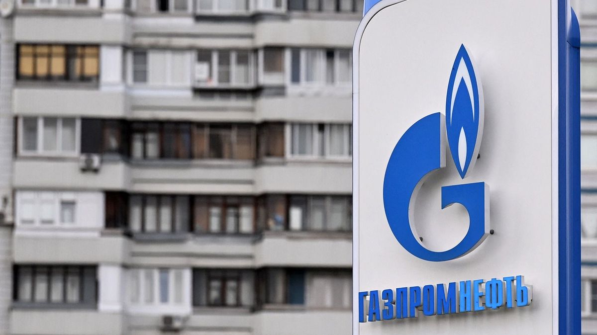 A view shows a petrol station of the Russian oil producer Gazprom Neft in front of an apartment block in Moscow on September 4, 2023. (Photo by NATALIA KOLESNIKOVA / AFP)