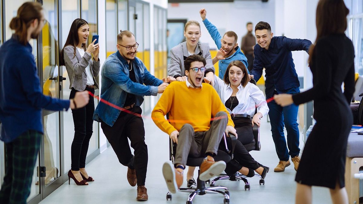 A munkáltatók erőltetnék, a dolgozók menekülnének az irodától