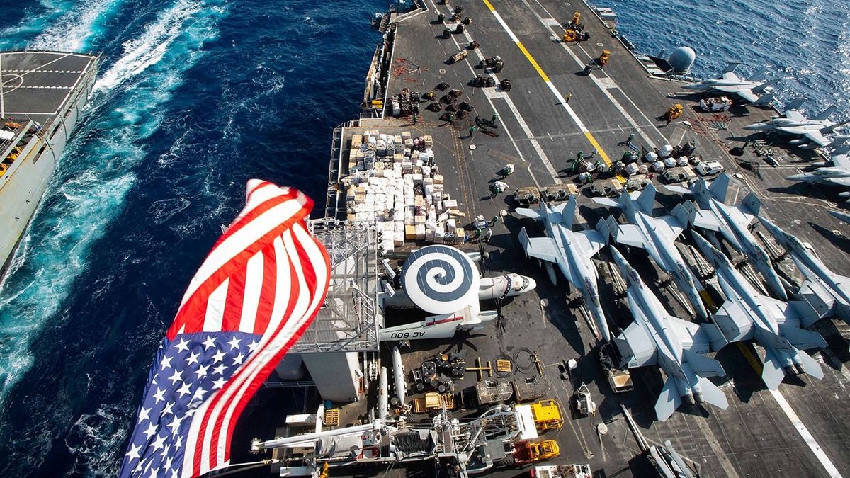 Erőt demonstrál az Egyesült Államok Izrael mellett