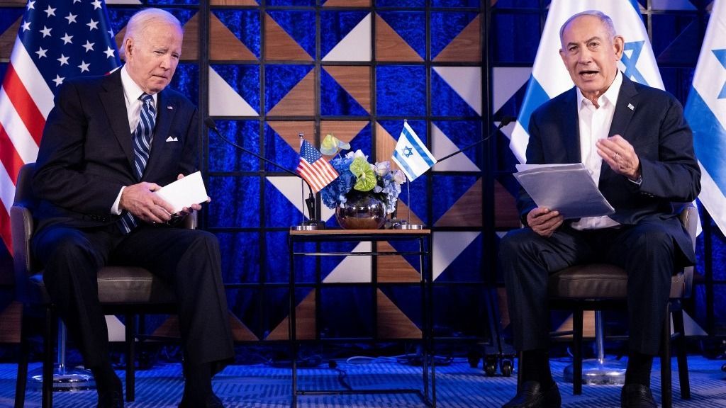 US President Joe Biden listens to Israel's Prime Minister Benjamin Netanyahu as he reads a statement in Tel Aviv on October 18, 2023, amid the ongoing battles between Israel and the Palestinian group Hamas. US President Joe Biden landed in Tel Aviv on October 18, 2023 as Middle East anger flared after hundreds were killed when a rocket struck a hospital in war-torn Gaza, with Israel and the Palestinians quick to trade blame. (Photo by Brendan Smialowski / AFP)