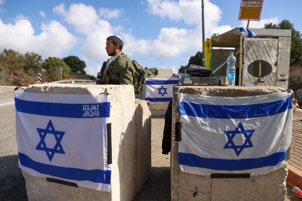 An Israeli soldier mans a checkpoint near the northern Kibbutz Sasa close to the border with Lebanon on October 17, 2023. Israeli troops killed four militants attempting to infiltrate from Lebanon, the army said on October 17, as tensions run high along the border between the two countries. (Photo by Jalaa MAREY / AFP)