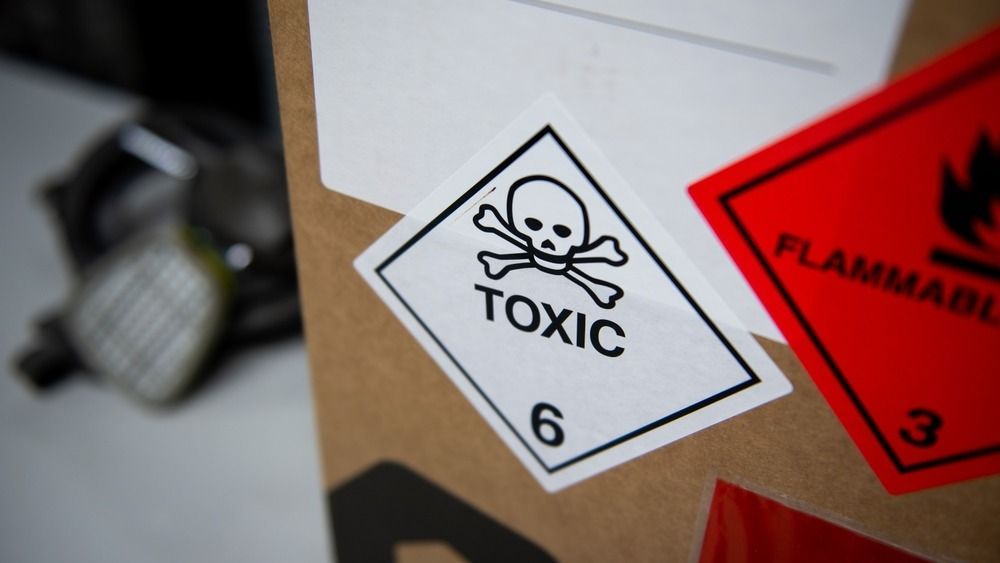 White,Label,With,Toxic,Warning,Symbol,On,A,Box,With