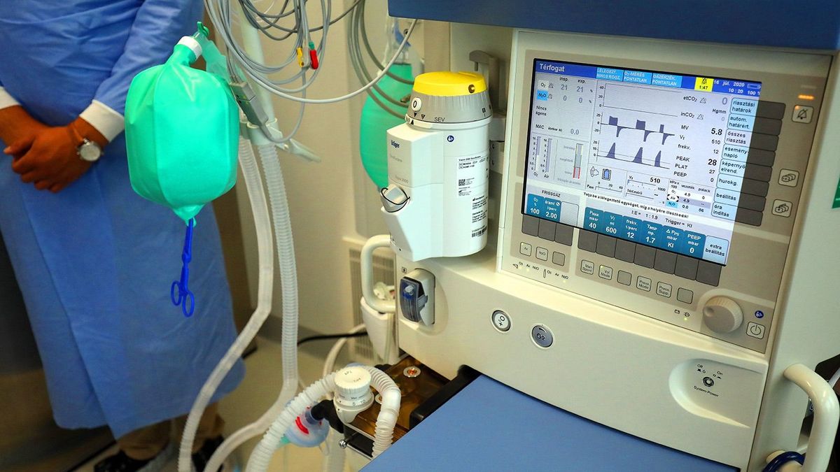 Lélegeztetőgépeket adományoz az ukrán kórházaknak a kormány