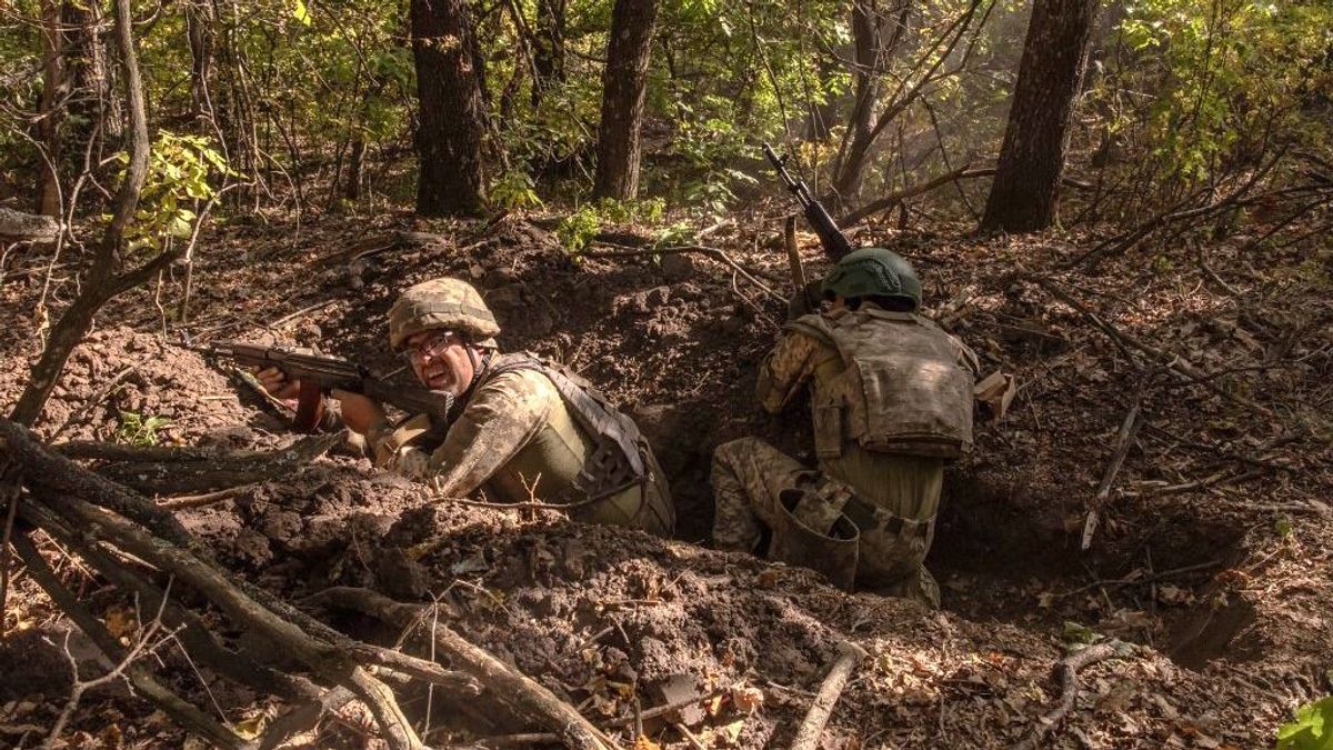 Az oroszok ostromolják Ukrajna dél-keleti régióit, az ukránok újabb dróntámadással vágtak vissza