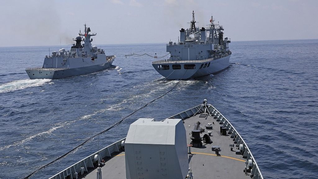 CHINA-SHANDONG-QINGDAO-NAVAL FLEET-ESCORT MISSION (CN)(230912) -- QINGDAO, Sept. 12, 2023 (Xinhua) -- The 45th fleet of the Chinese People's Liberation Army (PLA) Navy for an escort mission in the Gulf of Aden and the waters off Somalia carries out training on Aug. 24, 2023. TO GO WITH "China's 45th naval fleet sets sail for escort mission in Gulf of Aden" (Photo by Wang Yuanfang/Xinhua) (Photo by Liu Fang / XINHUA / Xinhua via AFP) tajvani invázió