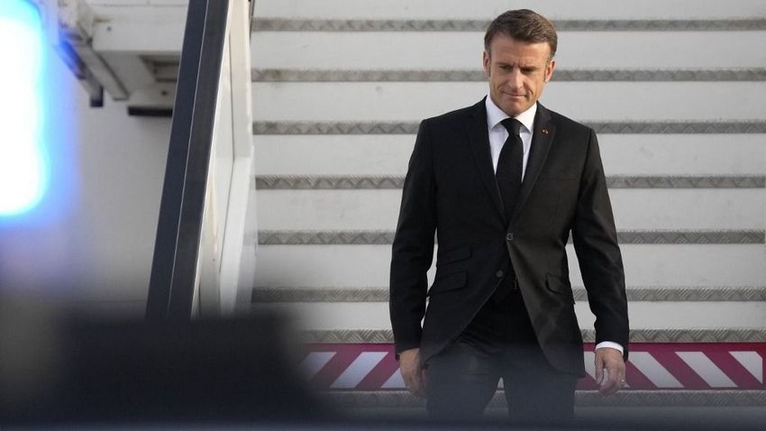Megérkezett Izraelbe Emmanuel Macron