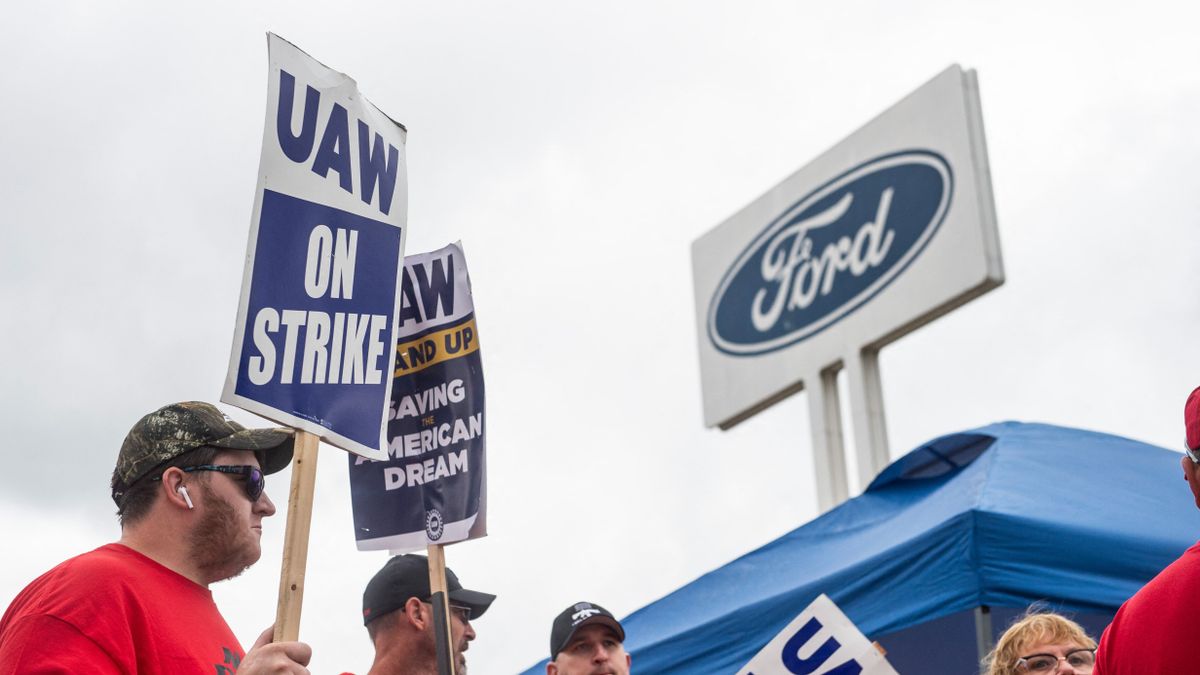 A Ford megállapodott a sztrájkoló munkásokkal