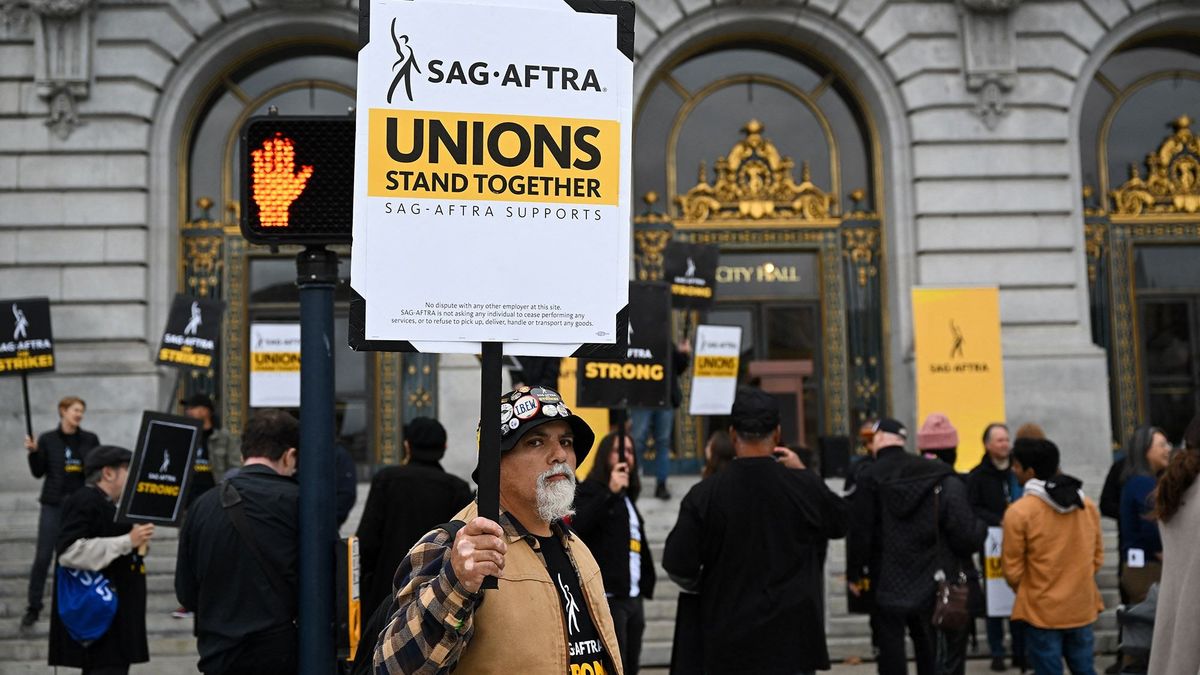 A színészek nem engednek a feltételeikből, addig sztrájkolnak, ameddig szükséges