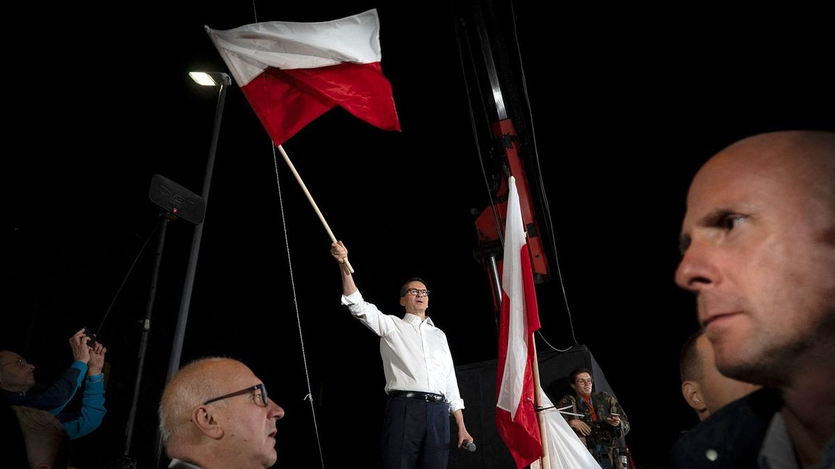 Lengyel választások: ingyenpénz és koalíciós csatározások dönthetnek majd a következő kormányról