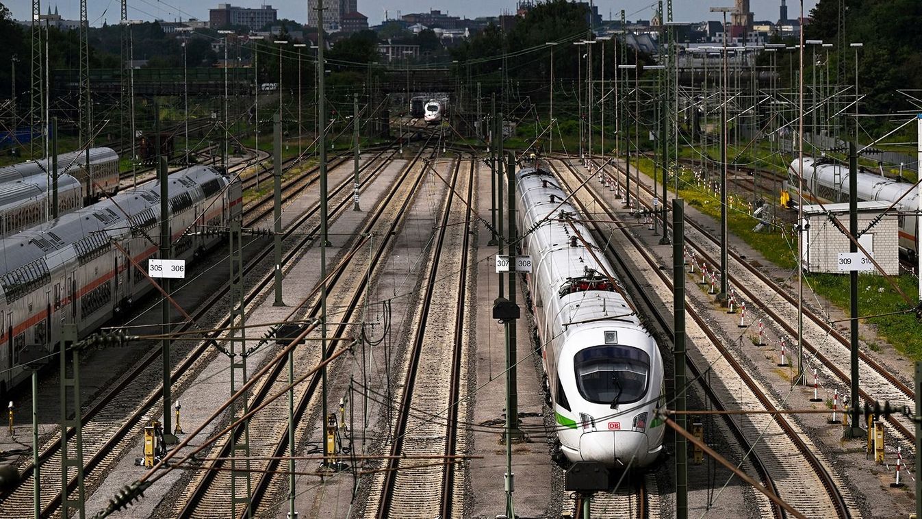 An ICE Inter City Express train (R) of German railway operator Deutsche Bahn (DB) and IC Inter City trains stand on sidings at a depot in Dortmund, western Germany on August 8, 2023. (Photo by Ina FASSBENDER / AFP) német vasutasok