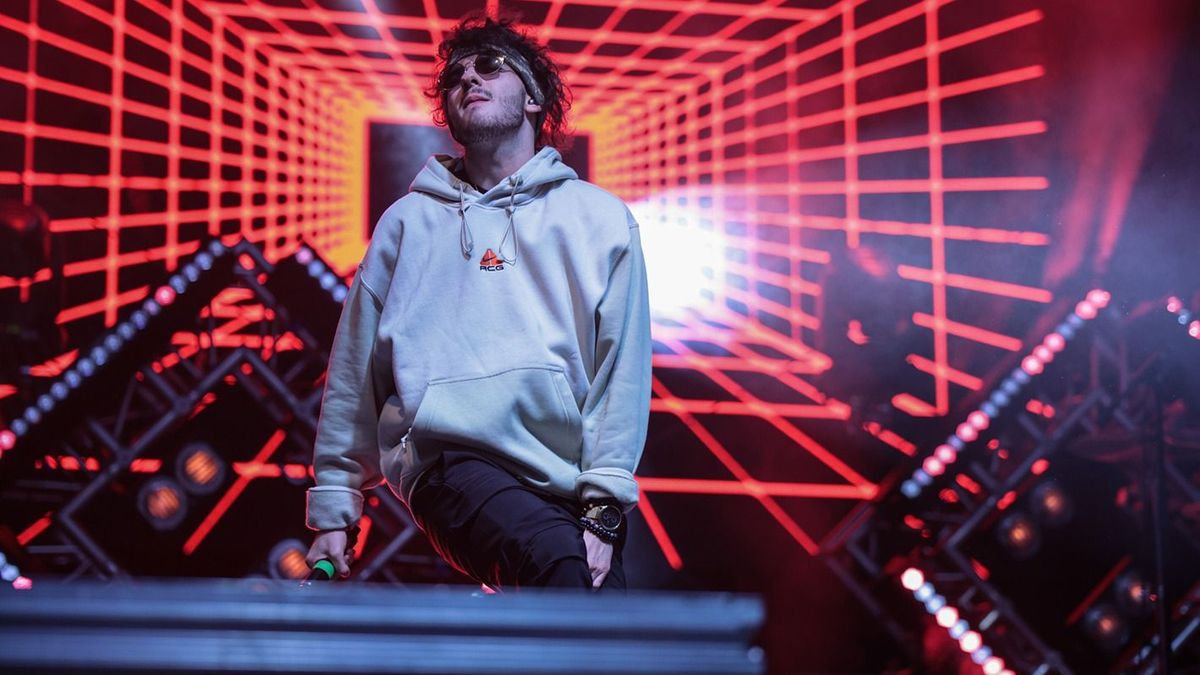 Médiakutató Baukó Attila sikeréről: ha Billie Eilish a szomszéd lány, Azahriah a szomszéd fiú