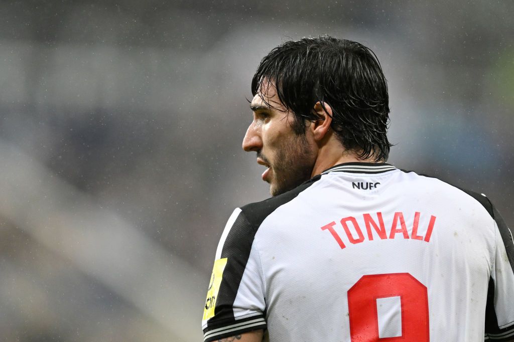 Newcastle United FC v Borussia Dortmund: Group F - UEFA Champions League 2023/24NEWCASTLE UPON TYNE, ENGLAND - OCTOBER 25: Sandro Tonali of Newcastle in action during the UEFA Champions League match between Newcastle United FC and Borussia Dortmund at St. James Park on October 25, 2023 in Newcastle upon Tyne, England. (Photo by Michael Regan/Getty Images)