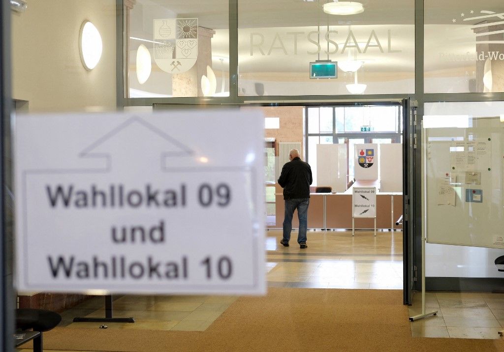 AfD candidate fails in Bitterfeld-Wolfen08 October 2023, Saxony-Anhalt, Bitterfeld-Wolfen: View of a polling station in the town hall of the Wolfen district. Despite a lead in the first round of voting, the AfD did not succeed in winning the mayoral election. Photo: Sebastian Willnow/dpa (Photo by SEBASTIAN WILLNOW / DPA / dpa Picture-Alliance via AFP)