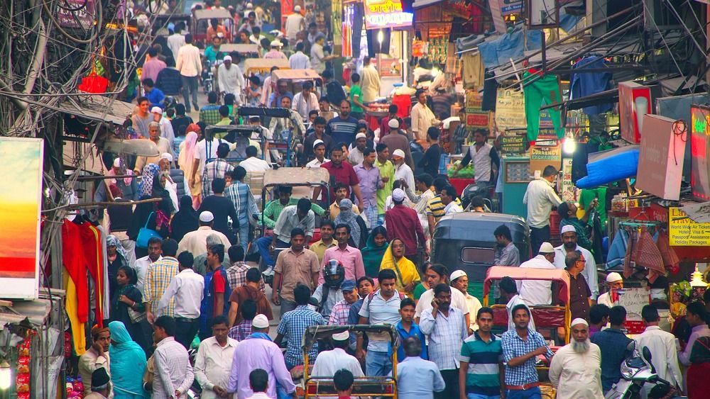 Delhi,,India-november,5:,Unidentified,People,Walk,On,Chawri,Bazar,In