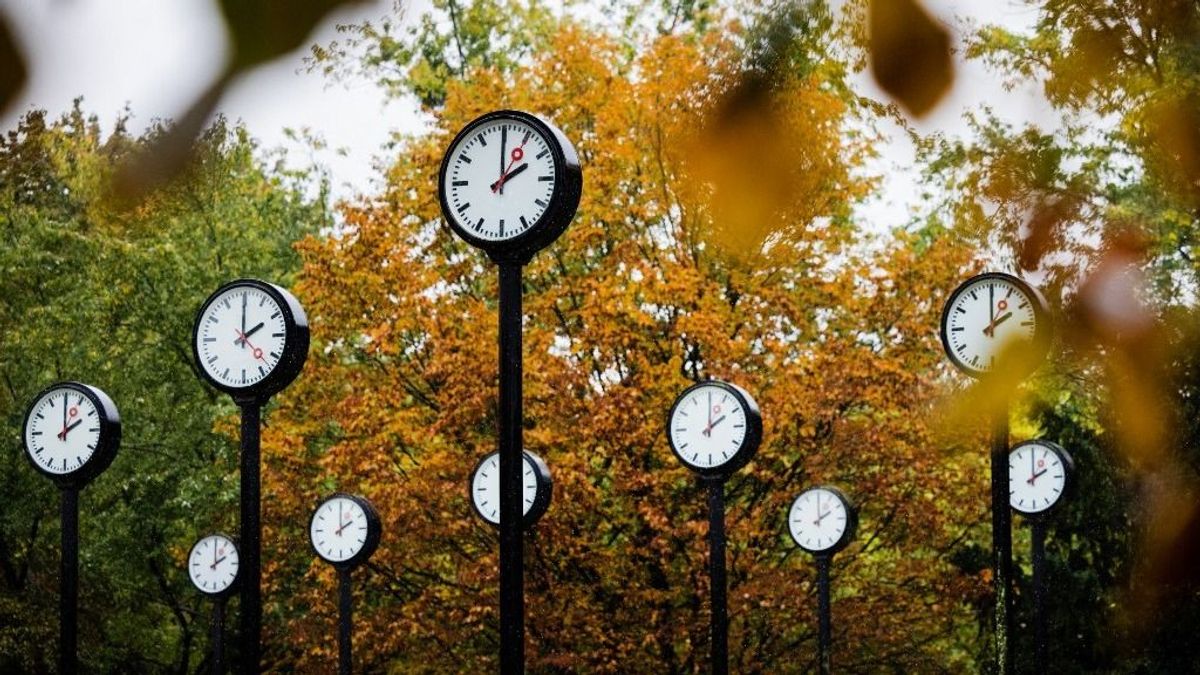 Óraátállítás: egy órával többet alhatunk vasárnapra virradóra, néhány járat menetrendjét érinti az átállítás