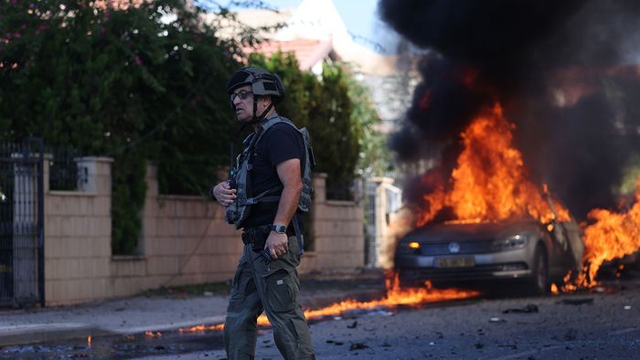 ISRAEL-ASHKELON-GAZA-ROCKETS-ATTACK(231007) -- ASHKELON, Oct. 7, 2023 (Xinhua) -- A member of Israeli police is seen in Ashkelon, southern Israel, Oct. 7, 2023. Over 40 Israelis have been killed and more than 700 injured in the Islamic Resistance Movement's (Hamas) offensive that began earlier on Saturday, reported Israeli media citing Magen David Adom from emergency services. (Ilan Assayag/JINI via Xinhua)Xinhua News Agency / eyevineContact eyevine for more information about using this image:T: +44 (0) 20 8709 8709E: info@eyevine.comhttp://www.eyevine.com