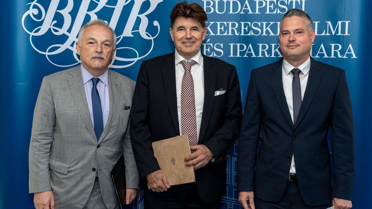 Főváros gazdaságáért-díjat kapott Hernádi Zsolt és Sára Botond