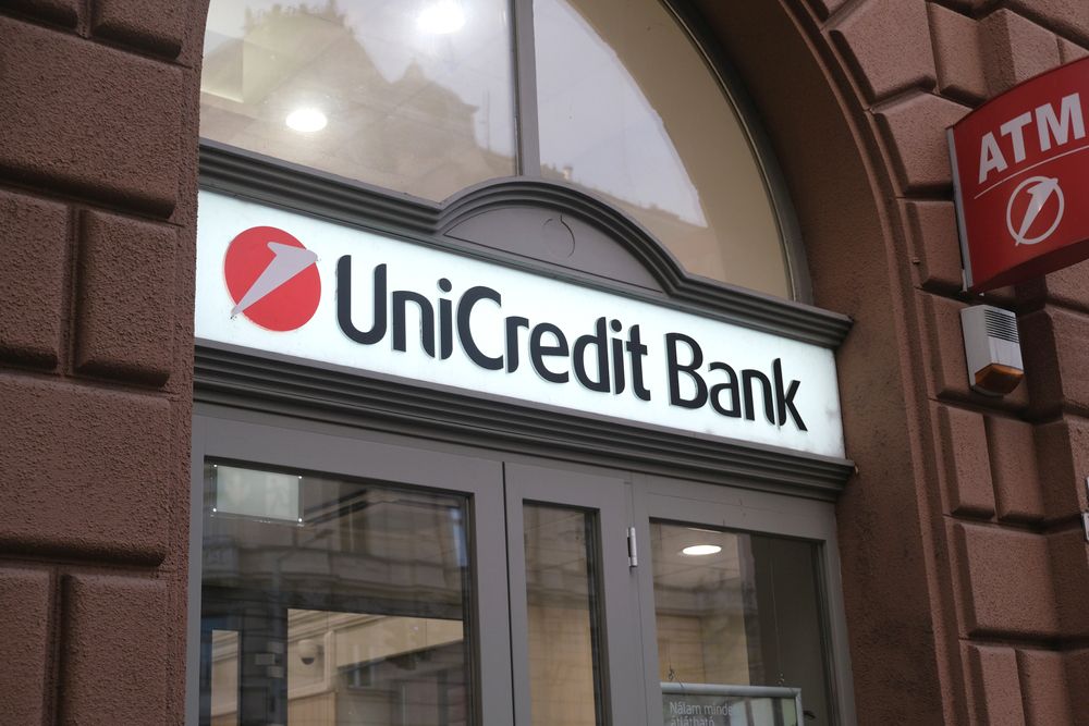 Budapest,,Hungary,-,1,November,2021:,Unicredit,Bank,Company,Sign