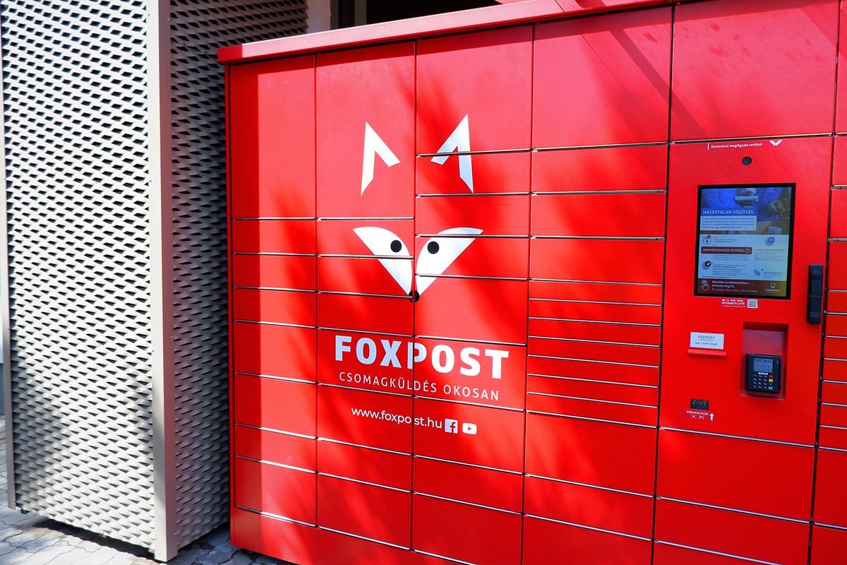 Budapest,,Hungary,-,April,10,,2022:,Red,Foxpost,Parcel,Machine