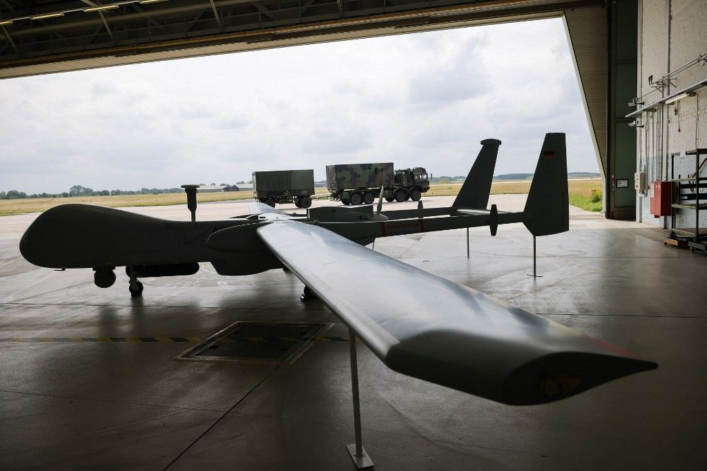 Return appeal for foreign deployment of the Air Force27 July 2023, Schleswig-Holstein, Jagel: A mockup of a Heron 1 drone stands in a hangar at NATO's Schleswig/Jagel Air Base during a return roll call. The German Air Force honored the end of the deployment of the Heron 1 unmanned reconnaissance system abroad with a return roll call Thursday. It was deployed in Afghanistan and Mali to protect soldiers. Photo: Christian Charisius/dpa (Photo by CHRISTIAN CHARISIUS / DPA / dpa Picture-Alliance via AFP)