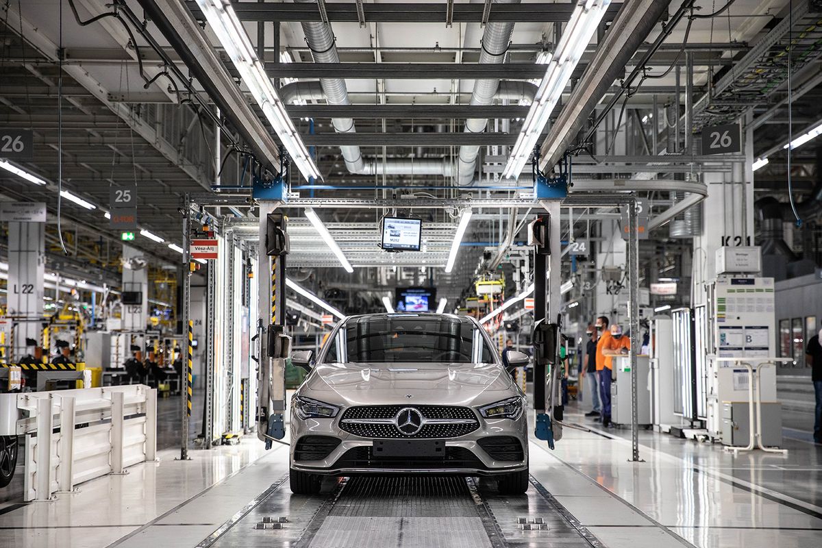 20200721 Kecskemét  Mercedes-Benz gyár                              Megkezdődik a CLA 250 e Coupé és a CLA 250 e Shooting Brake hibridmodellek gyártása a kecskeméti Mercedes-gyárban.                                    Fotó: Móricz-Sabján Simon  MOR   Világgazdaság  VG 
