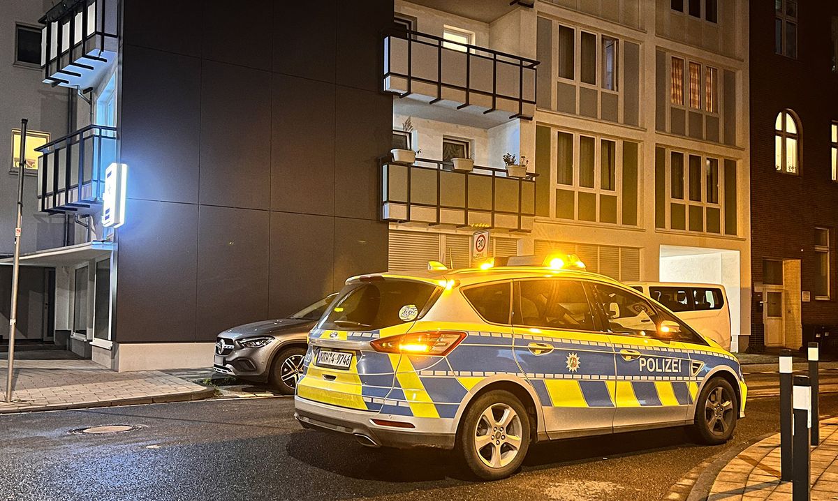 24 October 2023, North Rhine-Westphalia, Duisburg: Police are working in a house in Duisburg. Special police forces have arrested a man. According to reports in "Spiegel" and "Bild," the man is a terror suspect. According to them, he is said to have planned an attack on a pro-Israeli event. A spokeswoman for the Essen police would neither confirm nor deny the reports. Photo: M. Weber/WTVnews UG Essen/dpa - ATTENTION: License plate of private vehicle and company sign pixelated (Photo by M. Weber / WTVnews UG Essen / dpa Picture-Alliance via AFP)