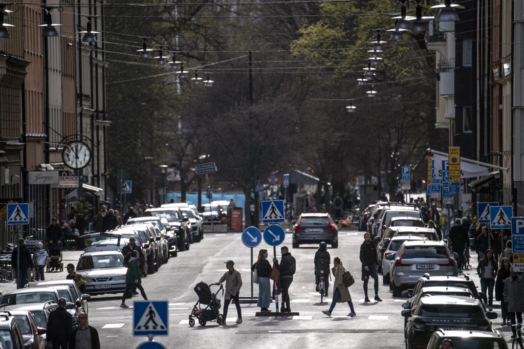 People stroll, amid the coronavirus disease (COVID-19) outbreak, in a street in central Stockholm, Sweden, on April 20, 2020. (Photo by Anders WIKLUND / various sources / AFP) / Sweden OUT