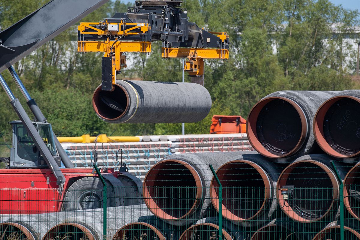 PRODUCTION - 08 June 2023, Mecklenburg-Western Pomerania, Mukran: A special crane is used to transport unused pipes for the Nord Stream 2 Baltic Sea gas pipeline from Russia to Germany on the site of the port in the municipality of Sassnitz. It was not until April 17, 2023 that it became known that the German government had purchased unused pipes for the German-Russian Nord Stream 2 Baltic Sea gas pipeline for the Rügen LNG terminal. Photo: Stefan Sauer/dpa (Photo by STEFAN SAUER / DPA / dpa Picture-Alliance via AFP)