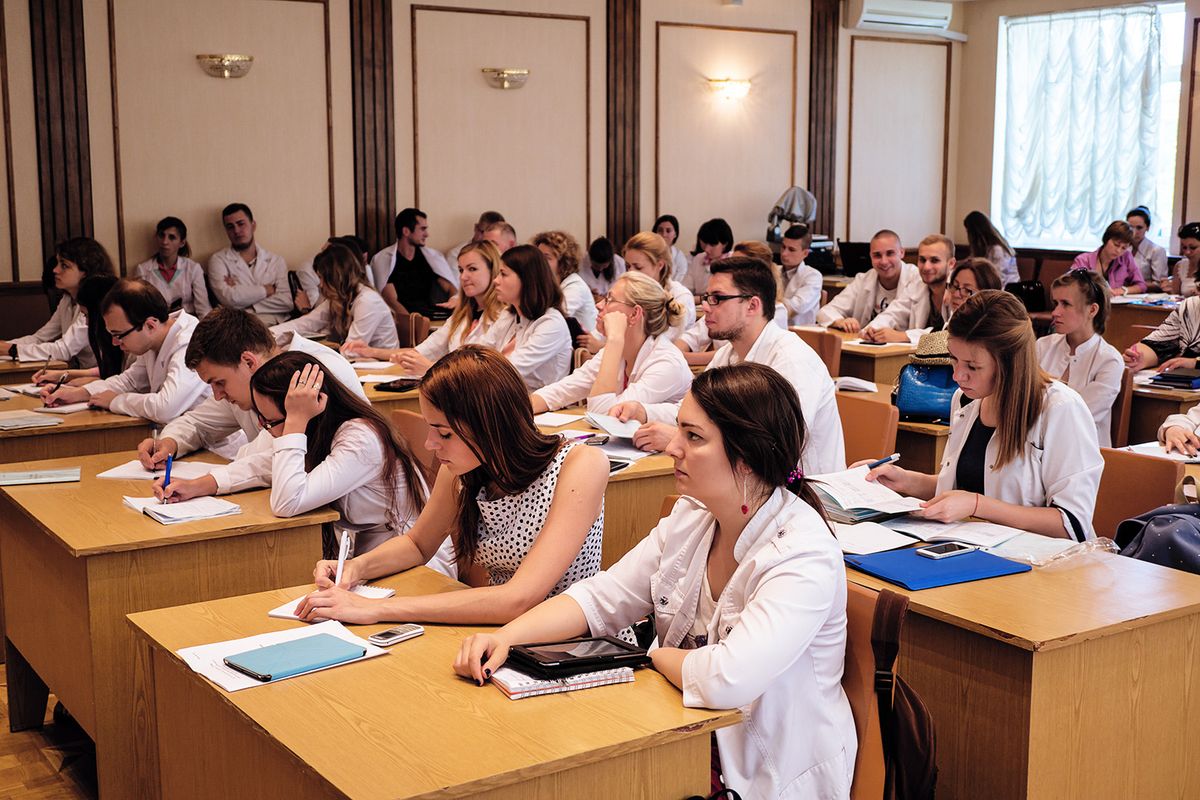 Kiev,,Ukraine,-:,Dentists,,Doctors,,Students,At,
Kijev, egyetemisták, diákok, ukrajna, tanulók, besorozás, hadsereg, gyalogosok