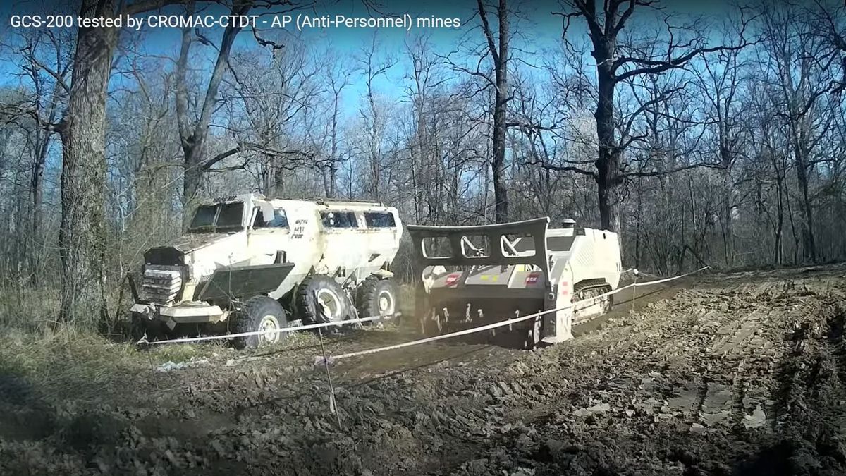 Tűzszerészek már több mint 700 ezer aknát tártak fel Ukrajna területén