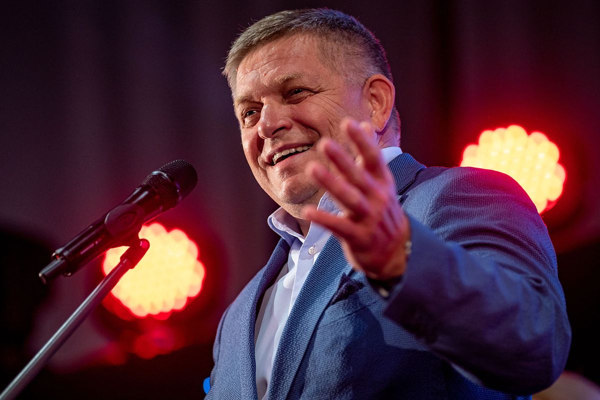 FICO, RobertNyitra, 2023. szeptember 12.
Robert Fico, az Irány - Szociáldemokrácia (Smer-SD) párt vezetője beszél támogatóihoz a Nyitrában rendezett kampányeseményen 2023. szeptember 12-én. A szlovákiai előrehozott parlamenti választást szeptember 30-án tartják.
MTI/EPA/Martin DivisekNyitra, 2023. szeptember 12.Robert Fico, az Irány - Szociáldemokrácia (Smer-SD) párt vezetője beszél támogatóihoz a Nyitrában rendezett kampányeseményen 2023. szeptember 12-én. A szlovákiai előrehozott parlamenti választást szeptember 30-án tartják.MTI/EPA/Martin Divisek