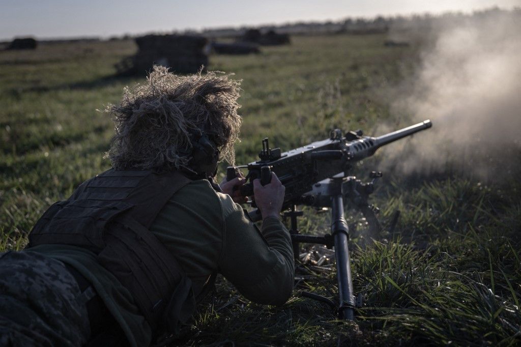 Ukrainian soldiers receive training in Zaporizhzhia