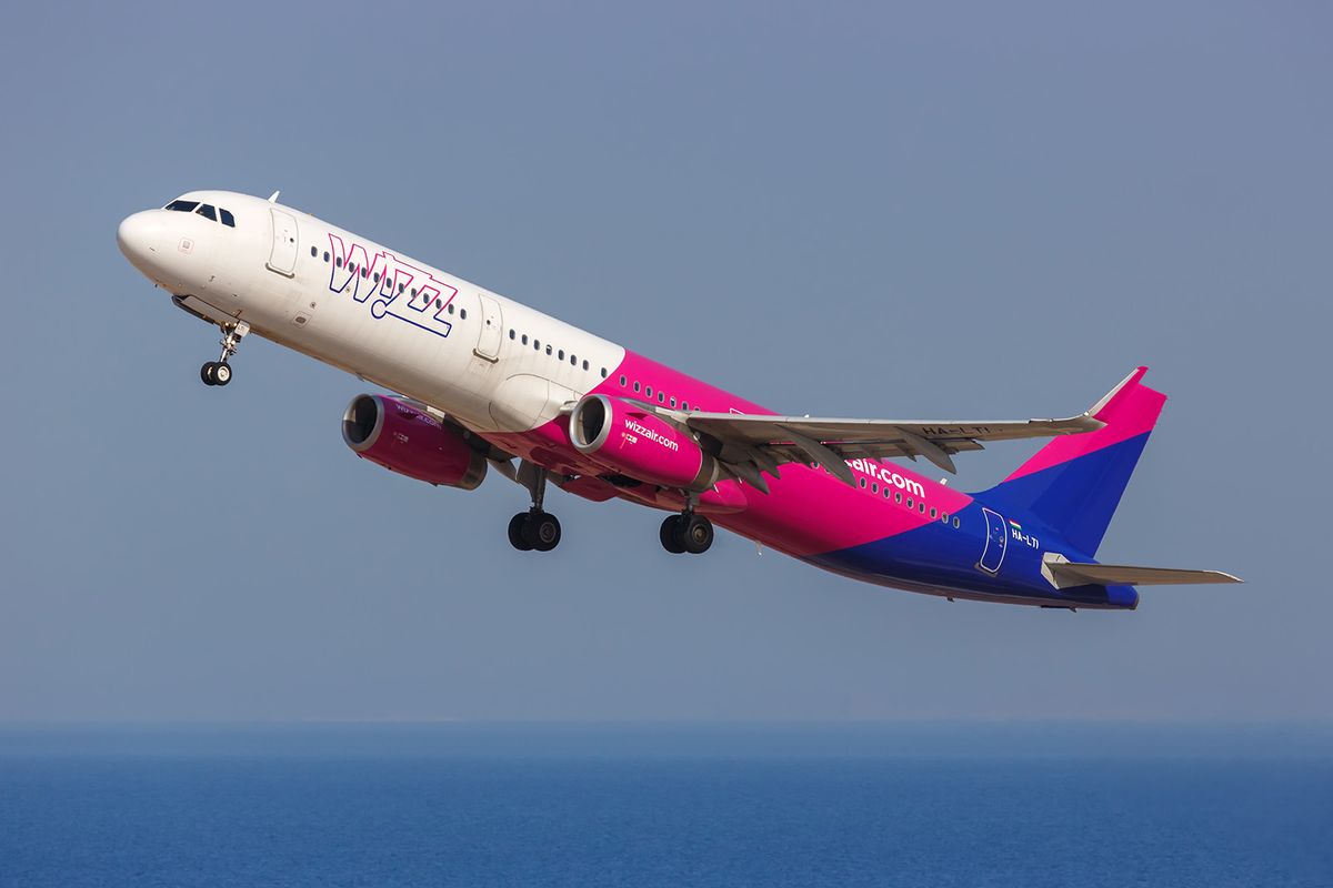 Santorini,,Greece,-,August,4,,2021:,Wizzair,Airbus,A321,Airplane